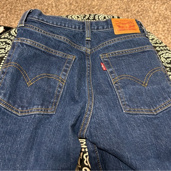 Levi’s - Picture 2 of 4